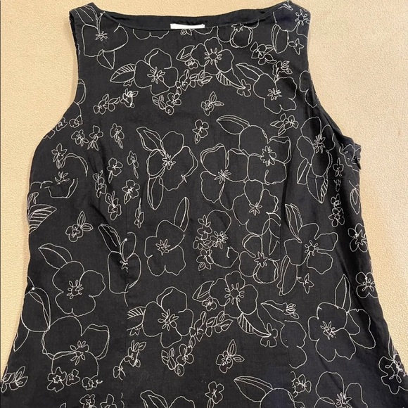 LOFT Tops - Ann Taylor Loft Blouse Size 3 / 4 Petite
Linen